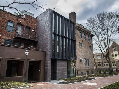 Sidewalk view of the modern and traditional architecture that makes up Robbins house