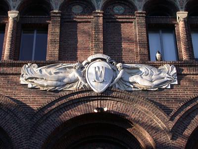 University Museum Arms / Insignia nestled above an archway